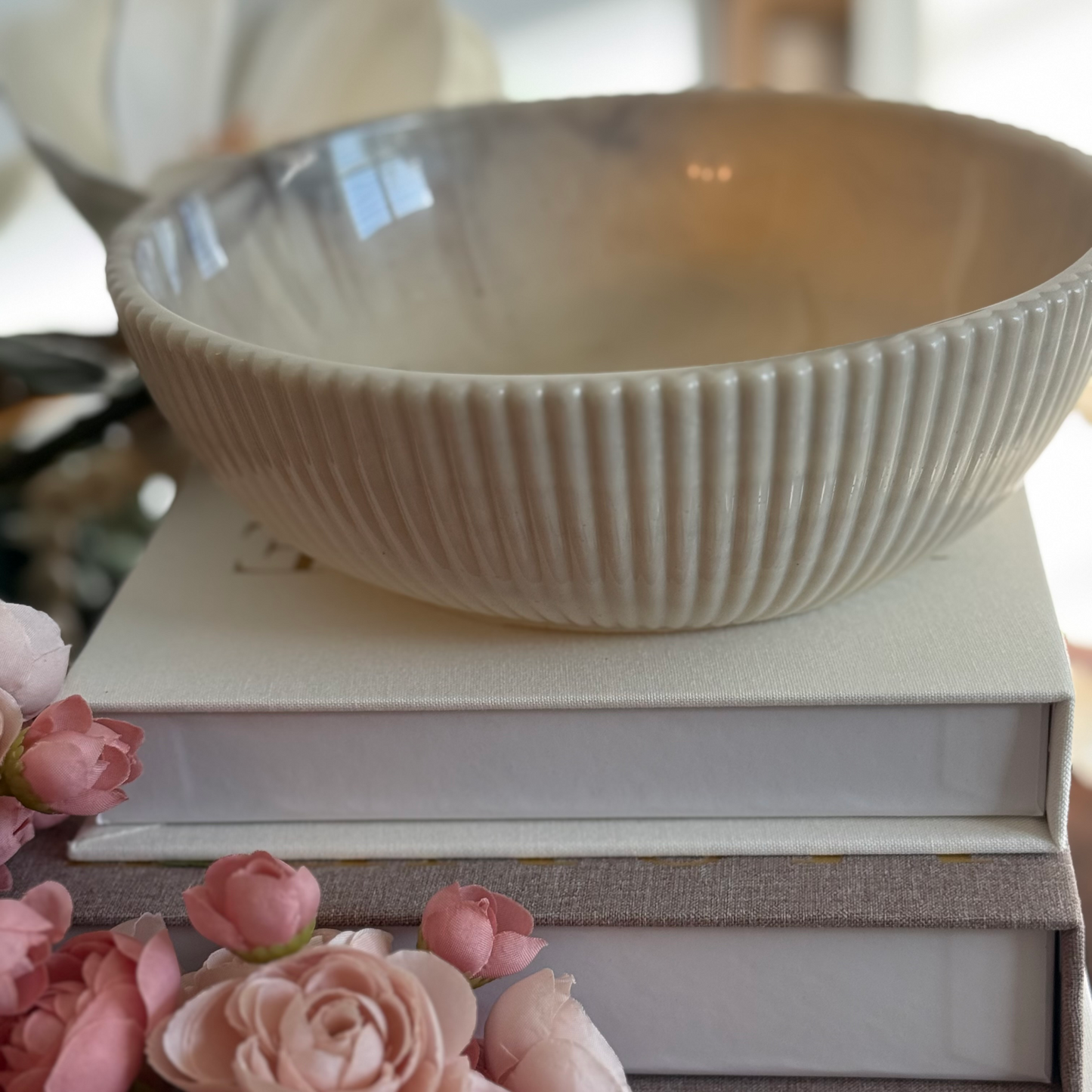 Medium Elegant Alabaster Inspired Resin Bowl for Stylish Serving