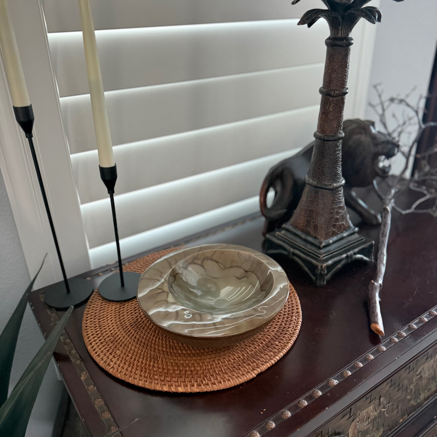 Artistic Resin Decorative Bowl with Agate Influence - Stylish Home Accent