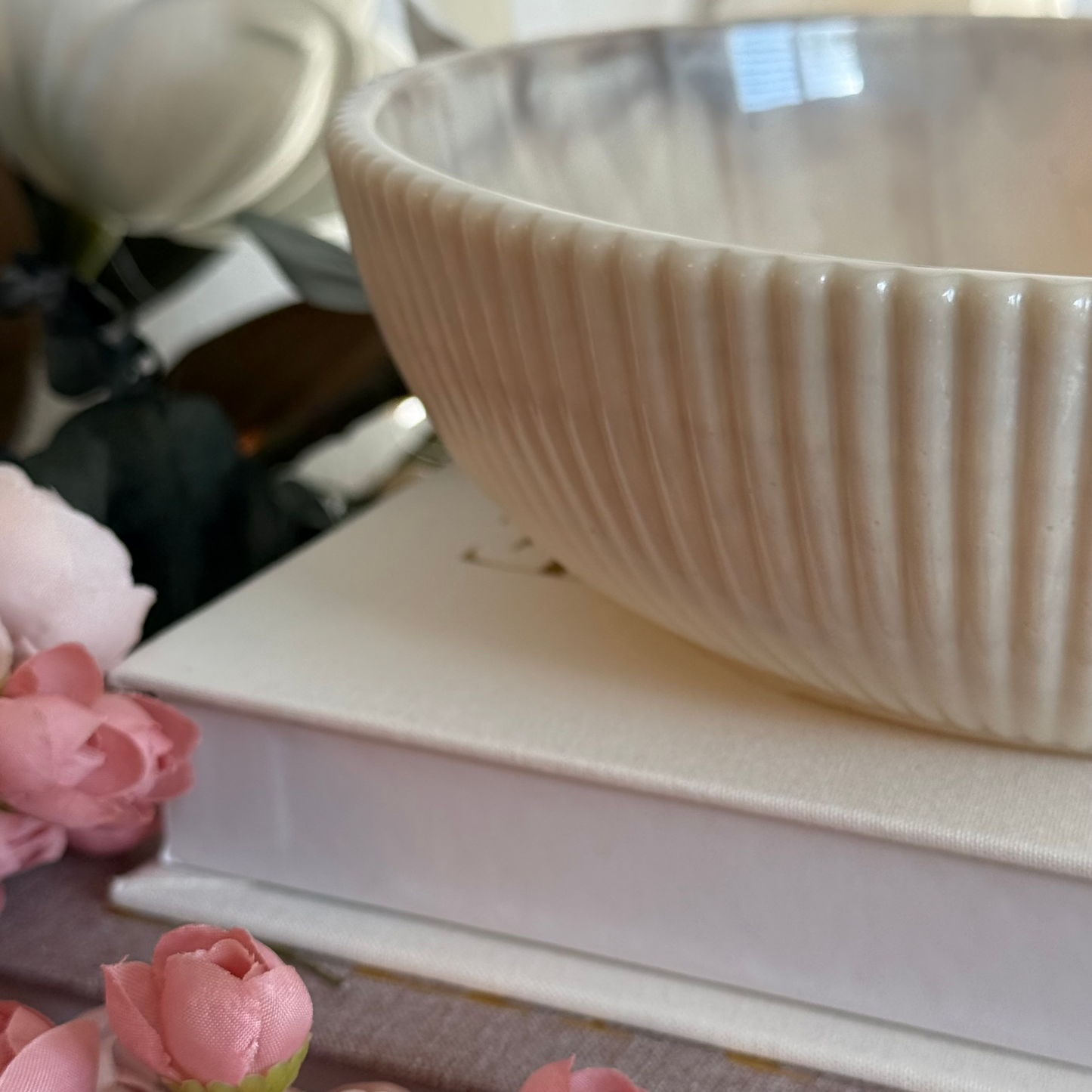 Medium Elegant Alabaster Inspired Resin Bowl for Stylish Serving